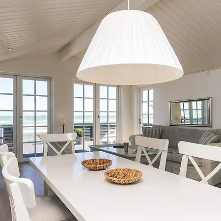 Beachfront Beauty In Hasmark - By Traum Hébergement de vacances