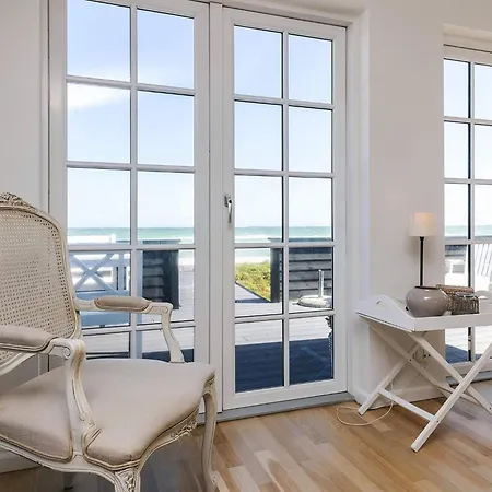 Beachfront Beauty In Hasmark - By Traum Hébergement de vacances